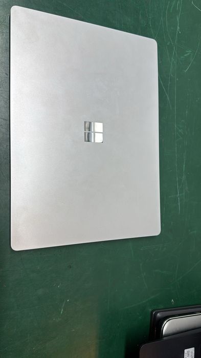 Surfsce Laptop 4 , touchscreen ,Ryzen 5, 8gb ram , 256 ssd