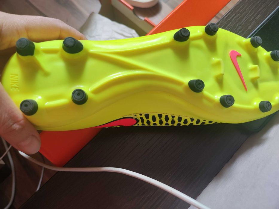 Бутонки на Nike...