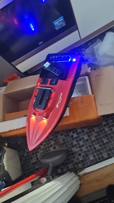 Navomodel pentru plantat cu gps și pilot automat cu motor brushless.