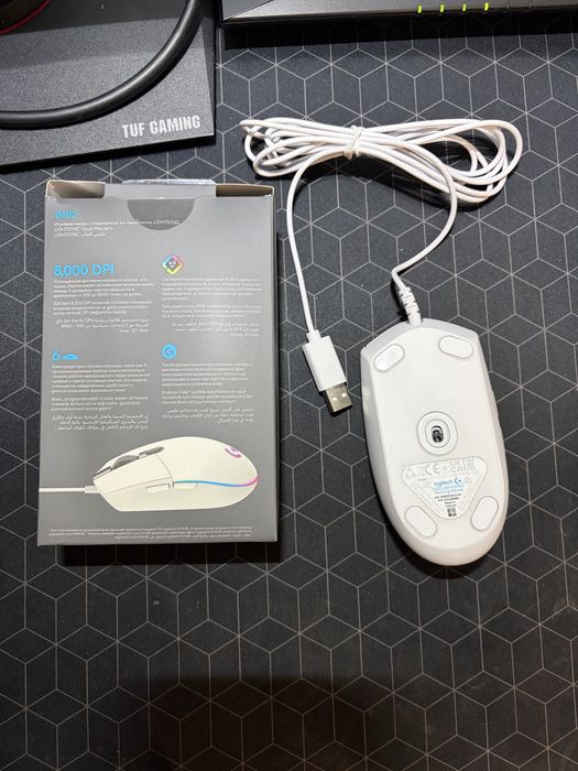Mouse gaming Logitech G102 Lightsync, 8000 dpi, RGB, Alb