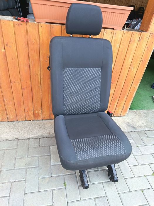 Scaune și banchete Vw Transporter T5 T6 (scaun șofer, bancheta  și scaun pasager, rândul din mijloc, bancheta spate, prinderi podea