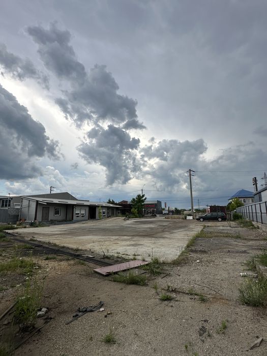 De închiriat proprietate comercială – teren 1.776 mp cu depozit și birouri, Târgoviște