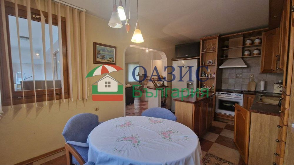 Тристаен апартамент с камина, Несебър, България, 120 кв. м. + гараж