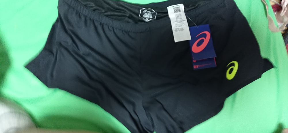 Нови дамски Къси панталони Asics