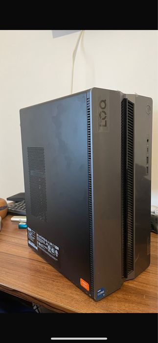 Vând Lenovo LOQ Tower 17IRR9 Gaming PC