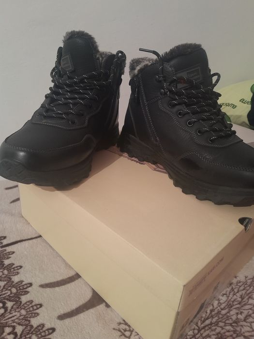 Продам мужские зимние ботинки