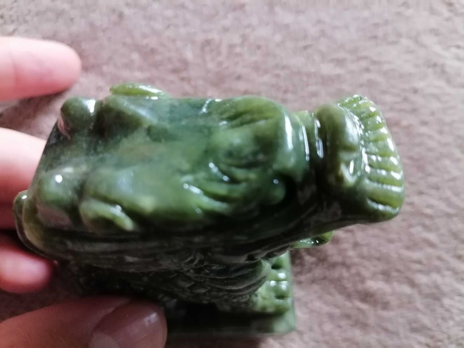 Vand dragon din jad sculptat manual