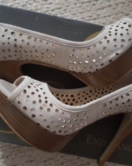 Pantof-sanda, crem  deschis, din piele intoarsa, brand Steve Madden