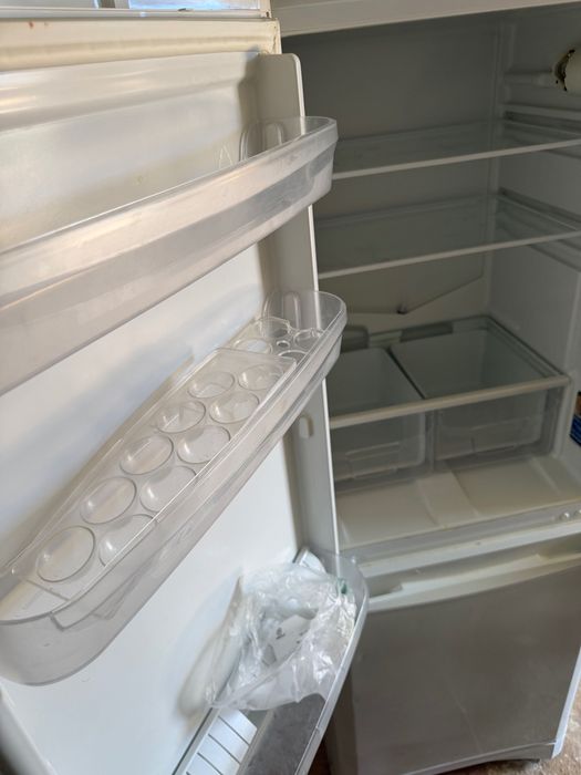 Продам холодильник indesit