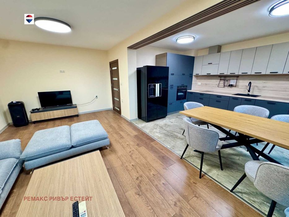 Дава се под наем Тристаен апартамент в Русе, Широк център - 110 кв.м за 790 € - Снимка #2