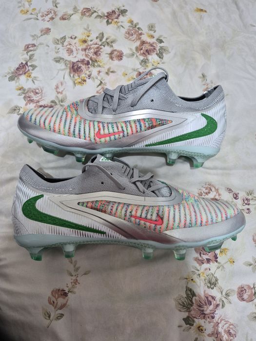 Ghete de fotbal nike model nou