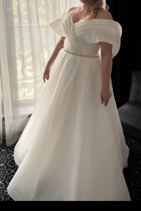 Vând rochie de mireasă