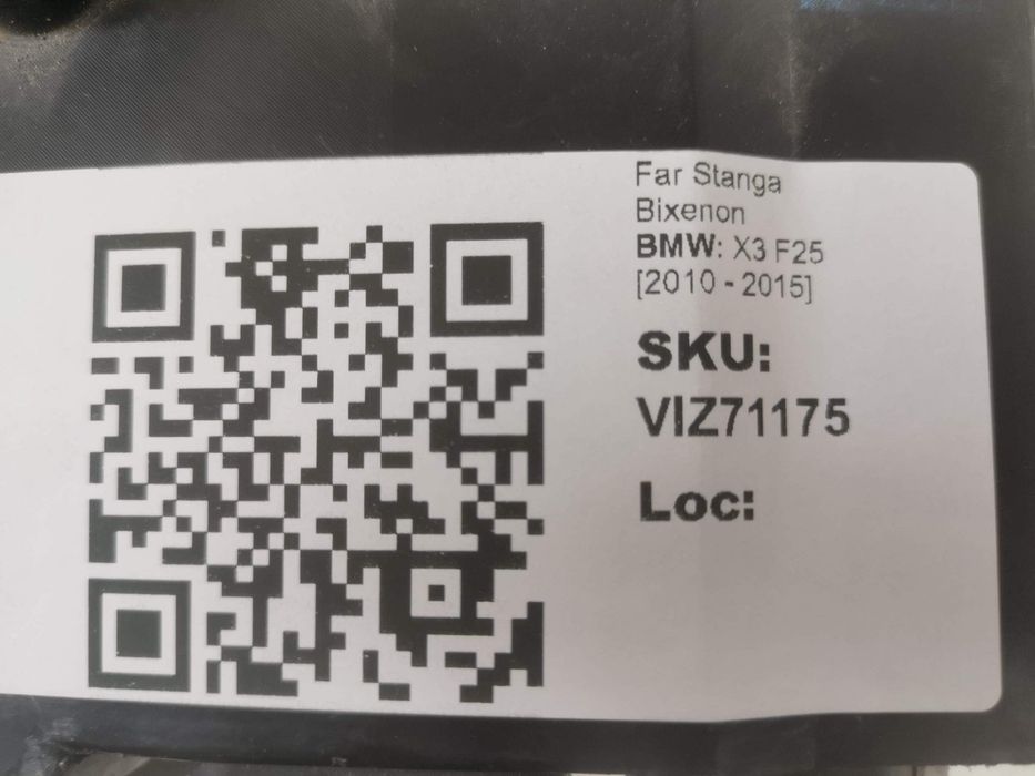 БМВ X3 / BMW X3 F25 [Левия фар бикксенон БМВ X3 F25 оригинален повреде