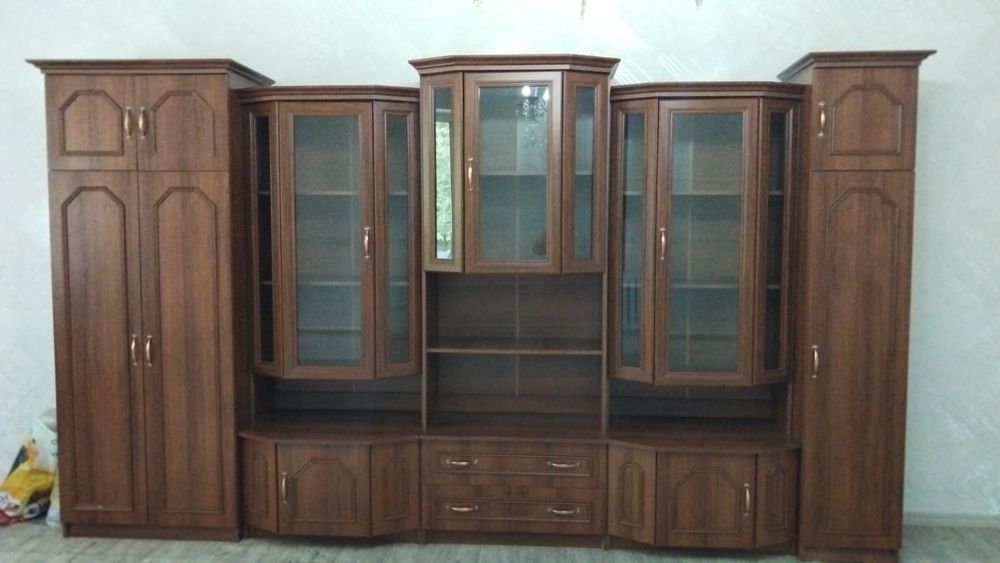 Срочно продам горку для гостинной