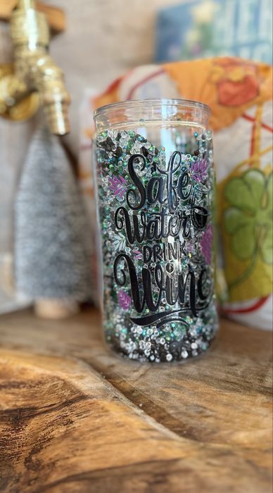 Чаша с камъни и надпис