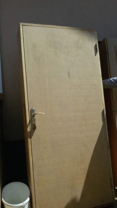 Продавам 4 броя неупотребявани дървени врати с каси