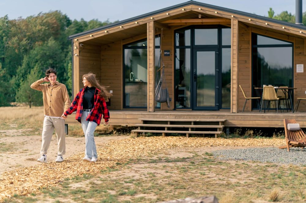 Executam case din structura metalica si panou sandwich