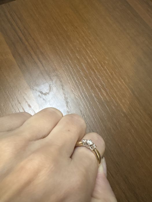 Продам кольцо с бриллиантами.