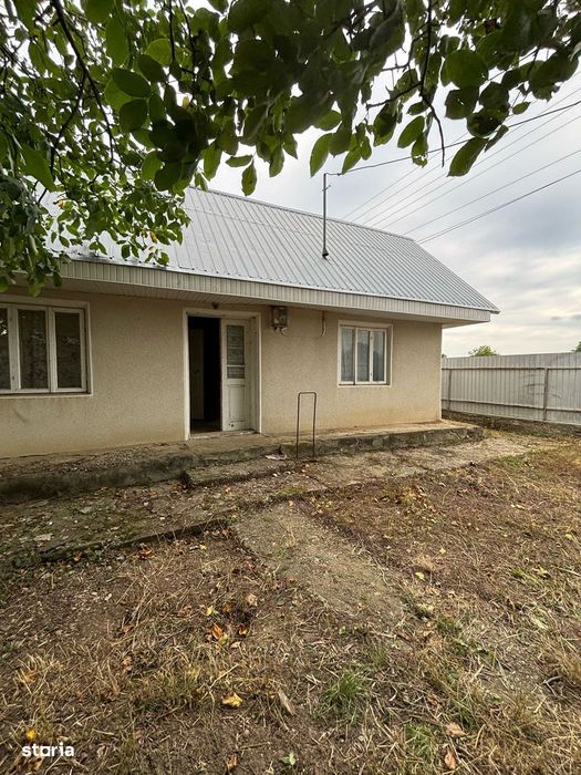 De vanzare casa parinteasca in apropiere de Roman, 23.000 euro