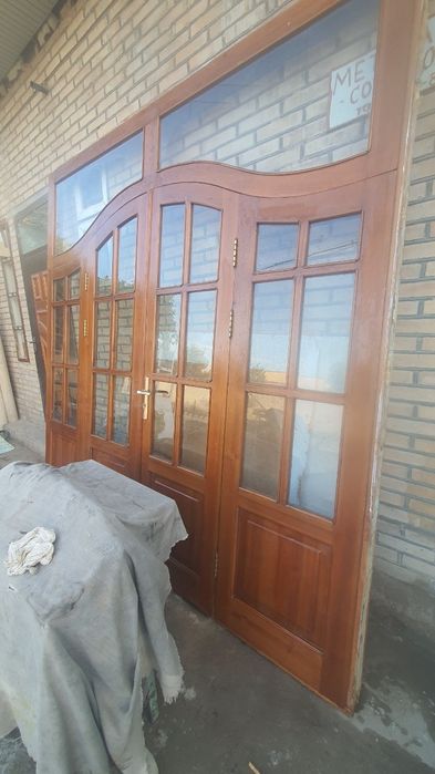 Тахта витраж эшиги сотилади.