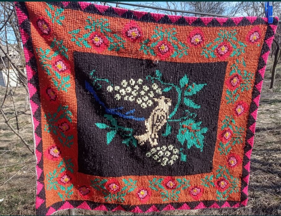 Cuverturi/ carpete de pus pe perete