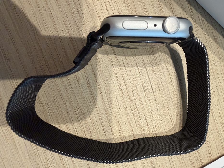 Apple watch Series 5 silver 44mm with milanese loop