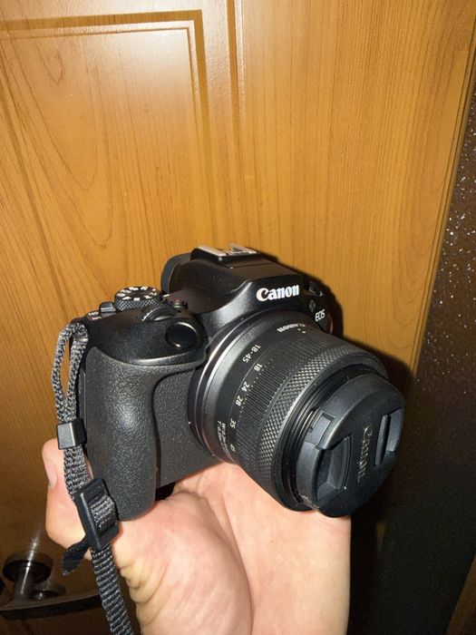Canon EOS R1000
