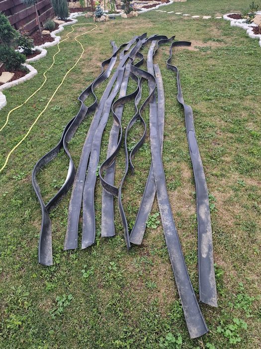 Vând separator gazon  negru