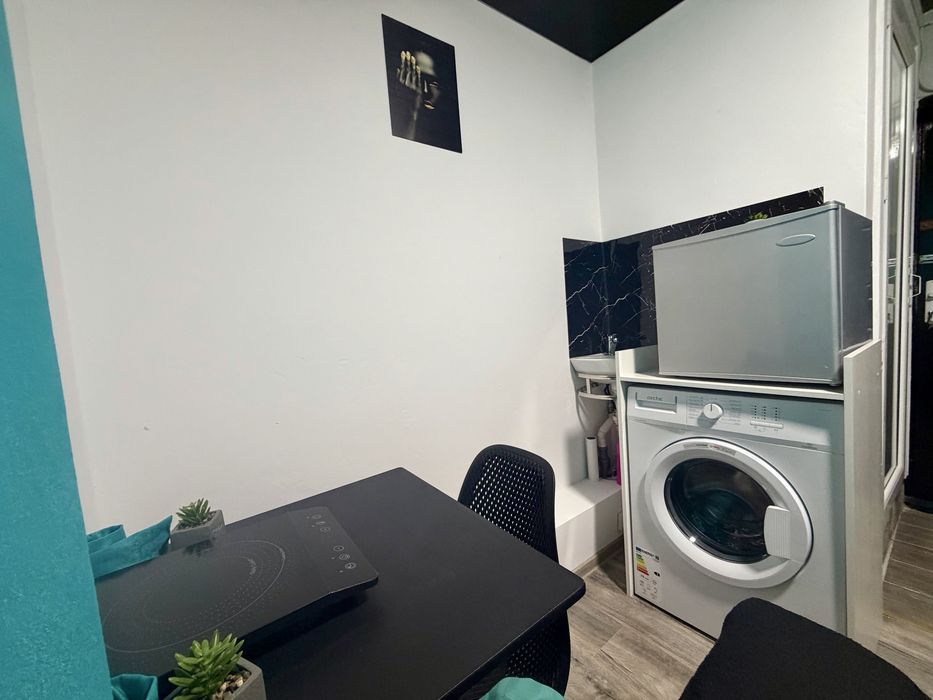 Vand garsoniera cu baie proprie, zona linistita, et 3 din 4, mobilat si utilat