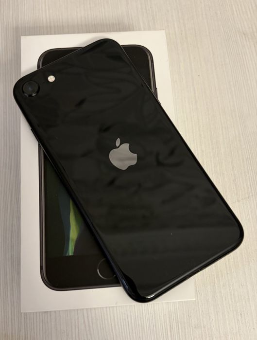 Продам Iphone SE 2020