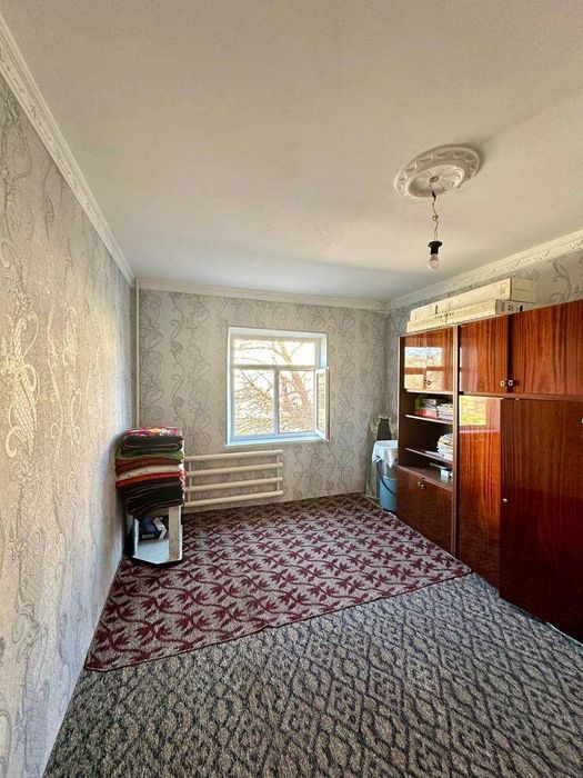 Chiroyli kaltakni olomon qora yigitlar sikadi