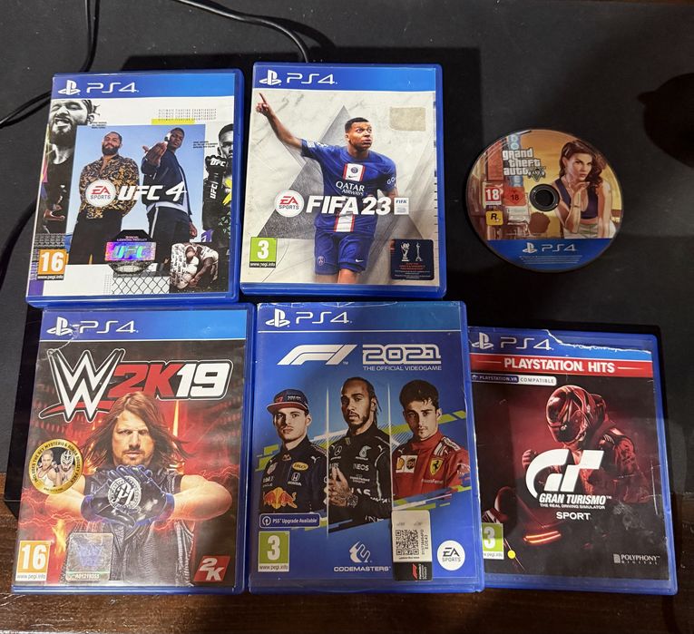 Playstation 4 + 2 джойстика, зарядна станция, игри