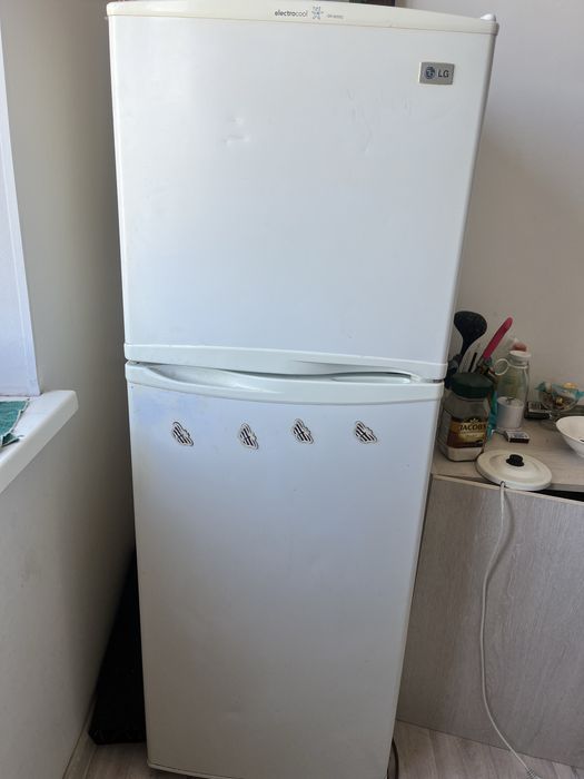 продам холодильник б/у LG
