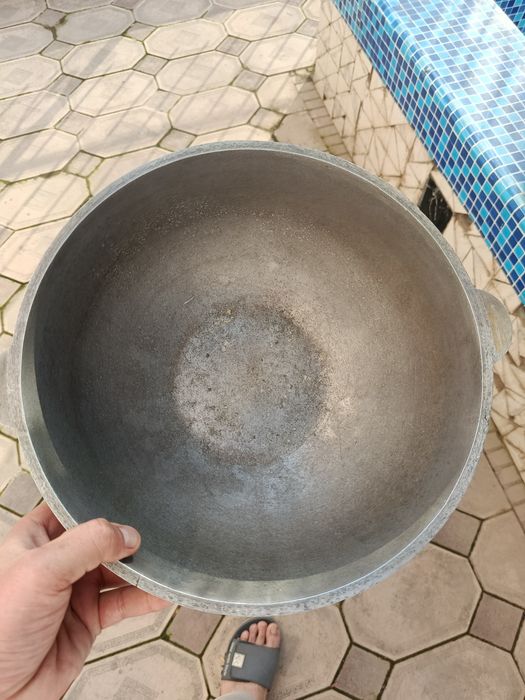 Казаны для приготовления пищи.