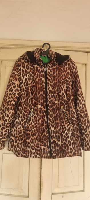 Продам женскую куртку