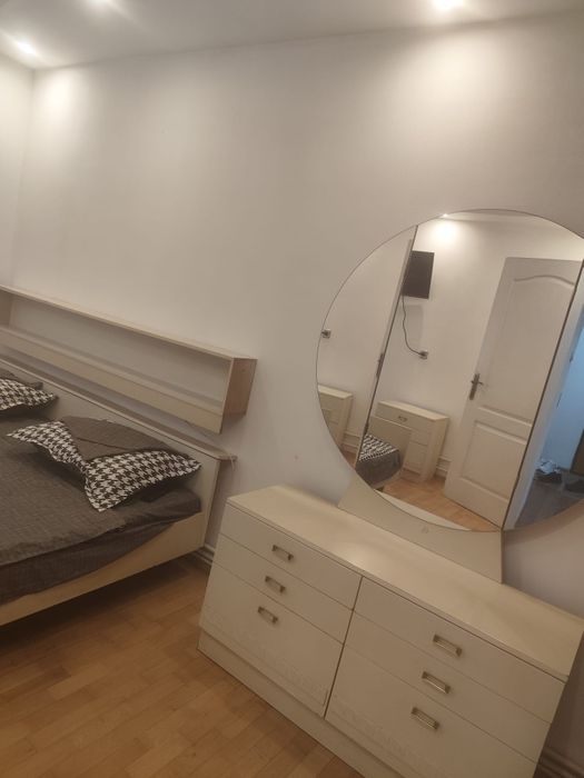 Apartament 2 camere decomand de închiriat