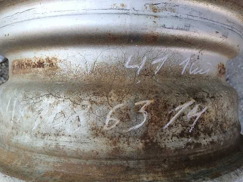 Продам ОДИН оригинальный металлический диск на Ford