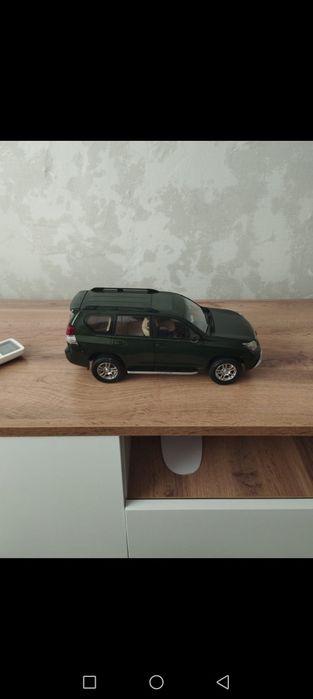 Модель машины Toyota land kruiser prada