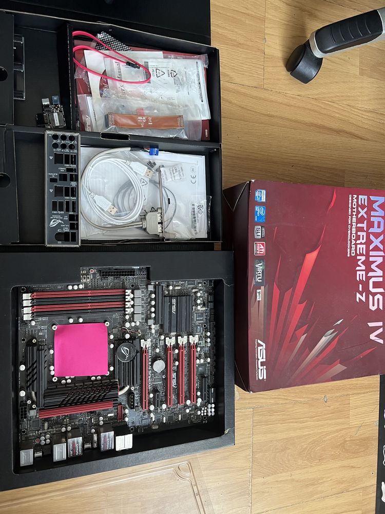 Asus Maximus IV Extreme Z 1155 z68 Placa de baza 3770 3770k i7