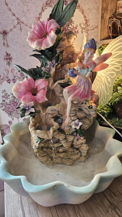 Продам декоративный фонтан с феей.