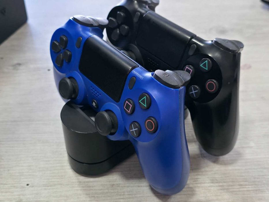 Playstation 4 PRO 1TB (PS4 PRO) + два джойстика и зарядна станция