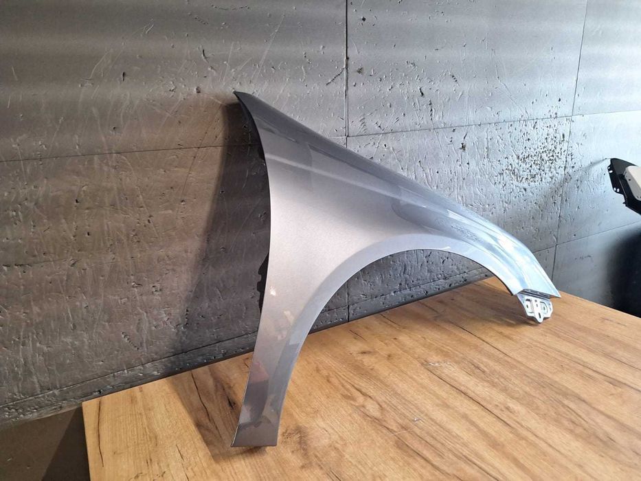 Aripa Fata Dreapta VW Jetta 3/III An 2005-2011 (LD7X (Gri))