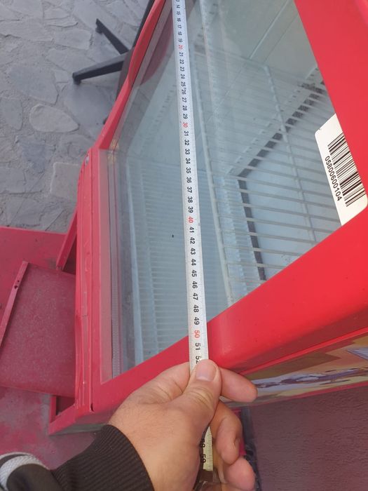 Frigidere vitrina una cu spatiu depozitare