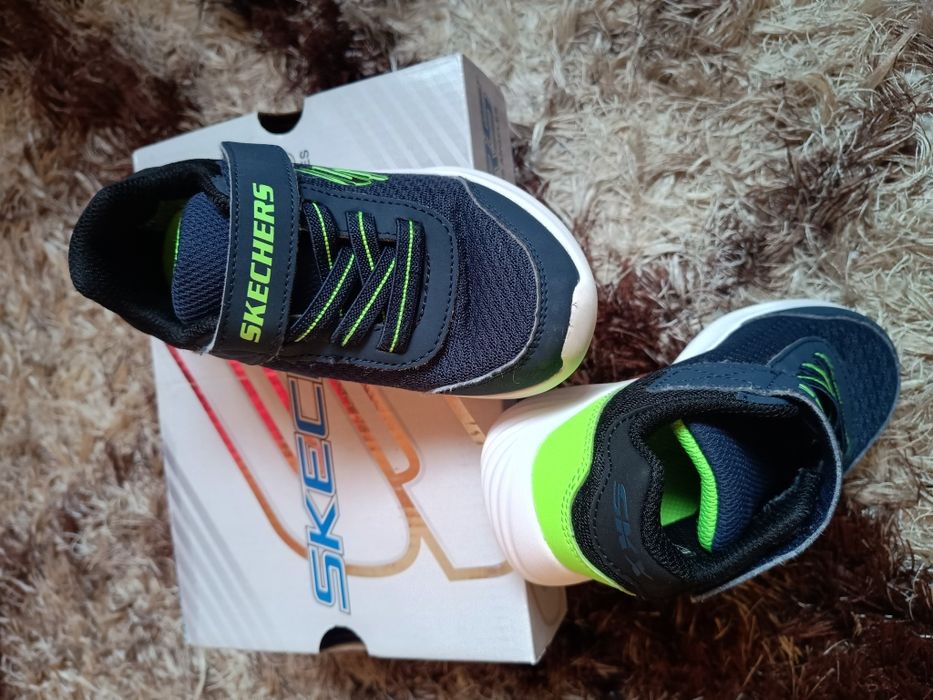 Vând adidasi skechers