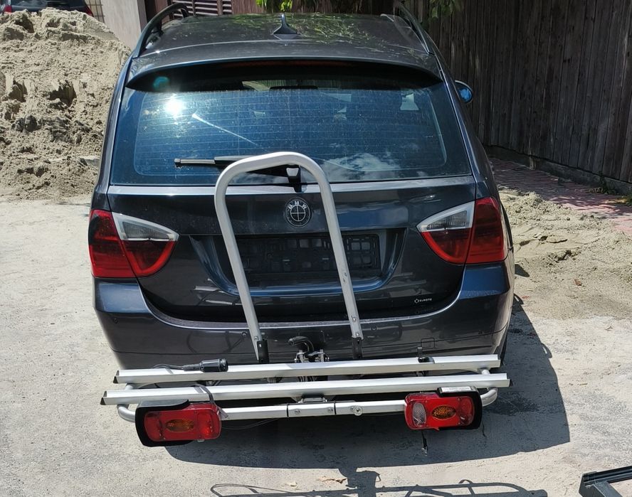 Suport auto biciclete pe carlig