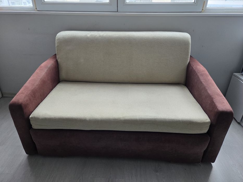 Двуместен разтегателен диван