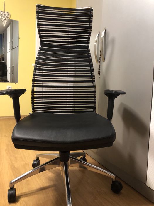 Модерен офис стол