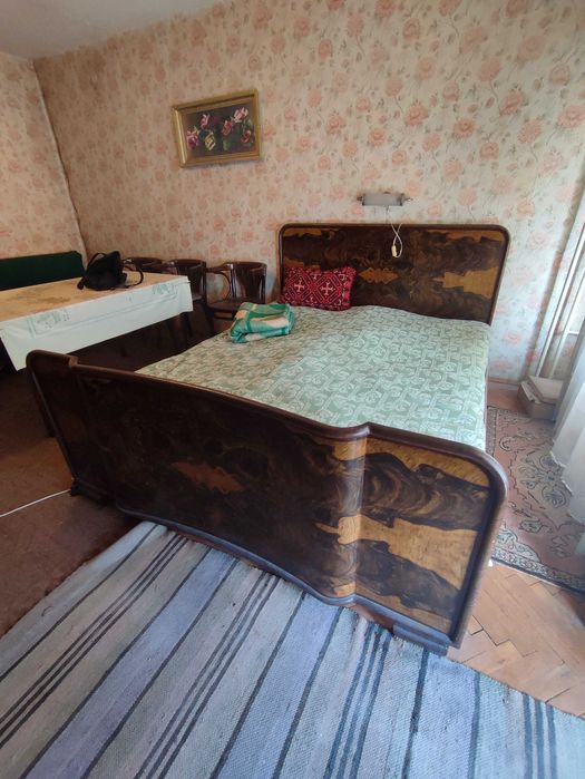 Старинна метална спалня с пружини