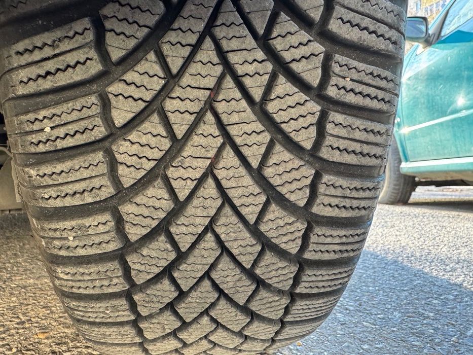 Зимни 205/55/16 Bridgestone Blizzak LM005