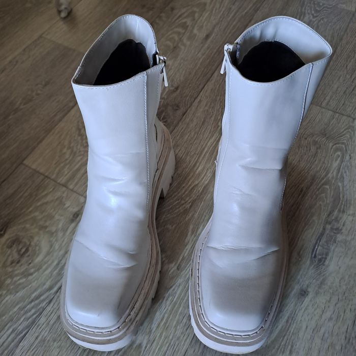 Боти с масивна подметка ZARA